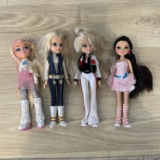 Moxie Girls And Bratz Snow kissed Cloe Bundle Of Dolls 