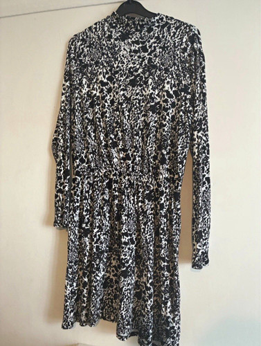 Very size black white - 14,