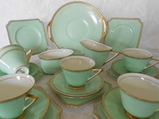 VINTAGE ROYAL DOULTON MINT