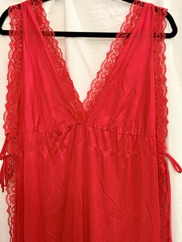 Vtg sears scarlet - scarlet, nylon