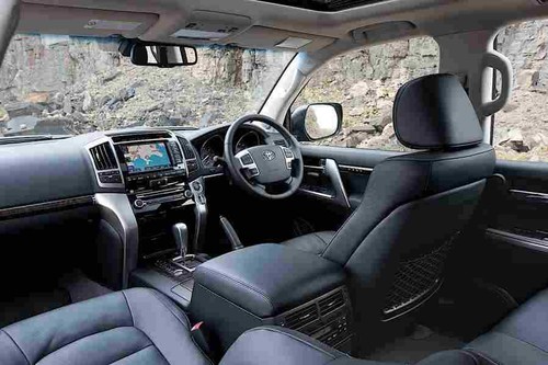 Toyota land cruiser 200 v8 - ,
