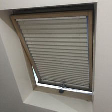 WHITE BLACKOUT PLEATED SKYLIGHT BLIND for VELUX GGL SIZE 102 - THERMAL