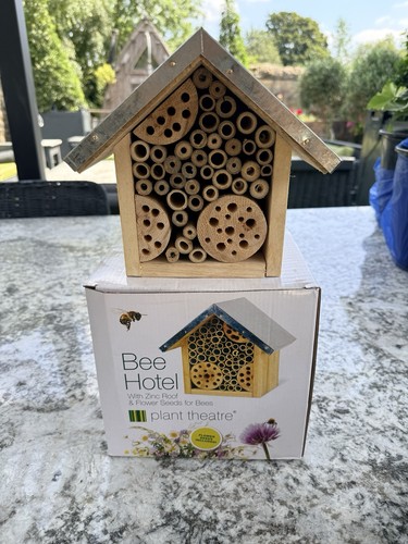 Plant theatre bee hotel - theatre,
