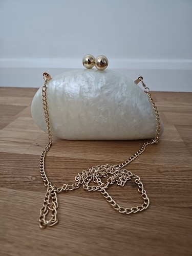 Women elegant shell - shell, pearl