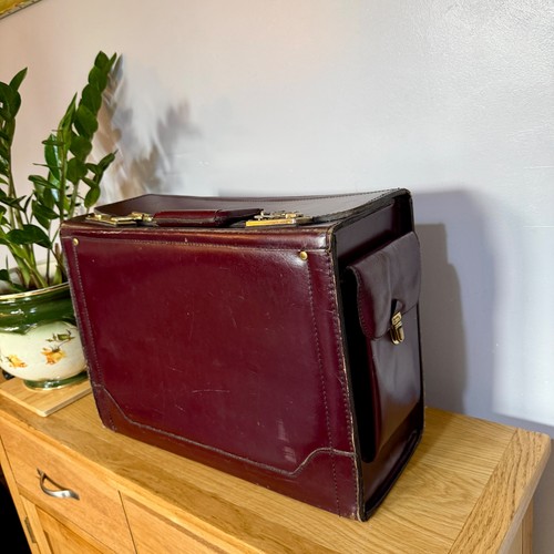 Vintage leather pilot case - leather,
