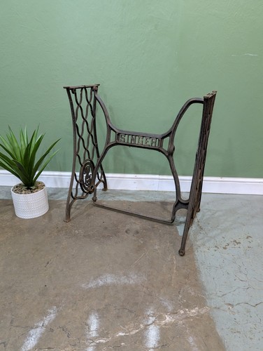 Antique cast iron singer - cast,