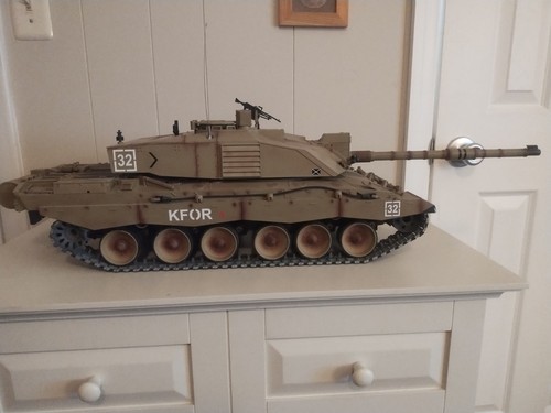 Battle tank heng - heng, uk