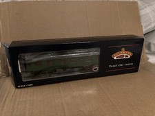 BACHMANN 39-053 BR MK.1 Second Open SO Coach  SR GREEN  S3998