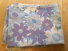 Vintage Dorma Pretty double sheet and two pillowcases.
