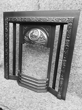 CAST IRON FIREPLACE / FIRE