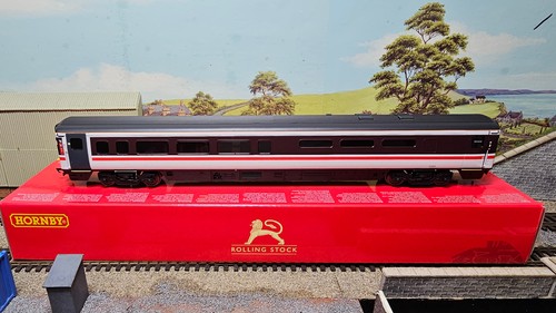 R40501 hornby lner mk4 buffet - lner,