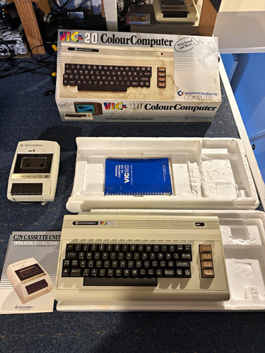 Commodore vic colour - commodore, vic-20