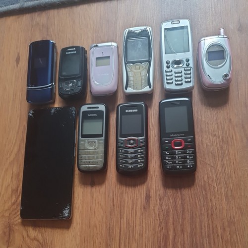 Vintage mobile phones - 9x,