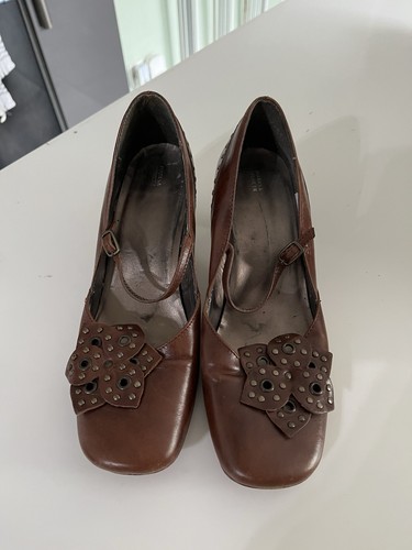 Ladies shoes marks - by, &