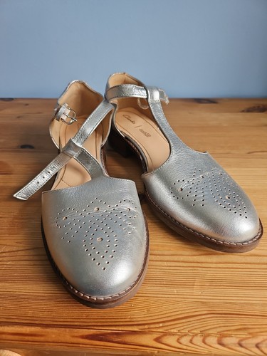 Clarks bar shoes size 5 - t,