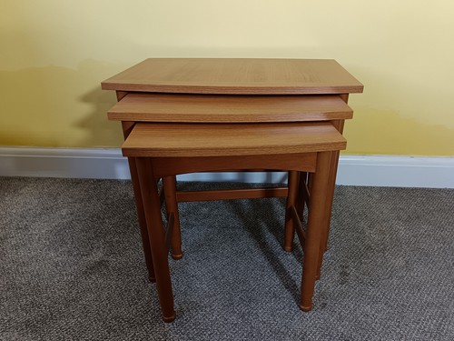 Schreiber nest tables - nest, of