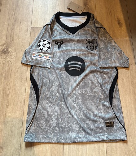 Barcelona away goalkeeper kit - barcelona,