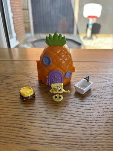 Spongebob pineapple house and - spongebob,