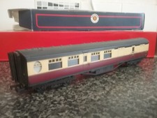 OO GAUGE BACHMANN THOMPSON BRAKE CRIMSON/CREAM COACH BOXED VGC