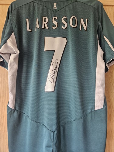 Henrik larsson hand signed - hand,