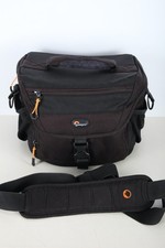 Lowepro Nova 180 AW Shoulder Camera Bag Black Good Overall Condition #31