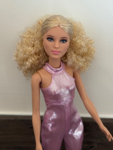 Barbie basics doll - barbie, victoria