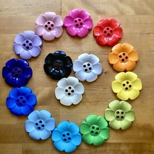 Large Daisy Flower Feature