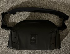 peter mckinnon nomadic camera sling bag 8 litre. 