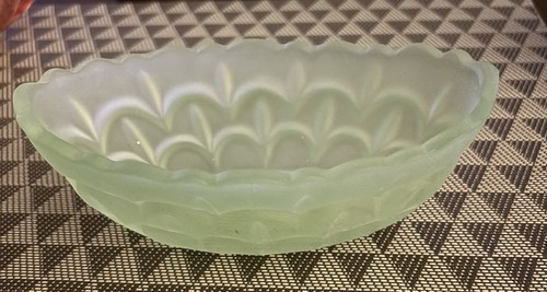 Uranium green glass trinket - uv,