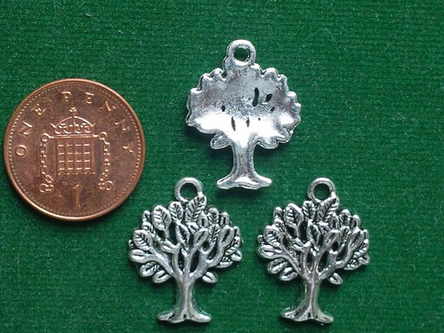 Oak tree charms antique - 10,