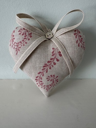 Padded heart door hanger - padded, in