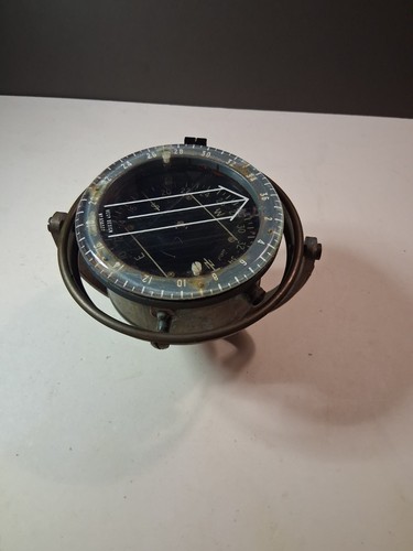 Vintage sestrel brass compass