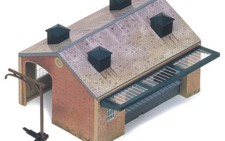 Hornby R8002 "GOODS SHED"  OO gauge NEW