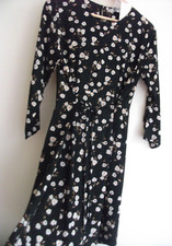 Ladies black & white daisy