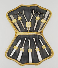 VINTAGE NAIL MANICURE SET IN A SCALLOPED CASE. COMPLETE NAIL MANICURE SET