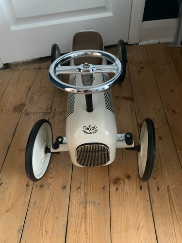 Vilac ride car - on,