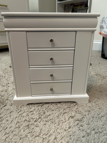 White wooden jewelry box - wooden,