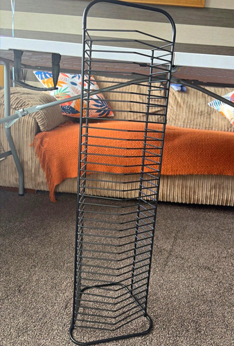Freestanding black metal wire - black,
