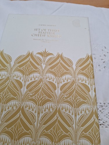 Laura ashley set feather - of,