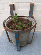 VINTAGE HAY FEEDER RACK GARDEN PLANTER FENCE MOUNTING RUSTIC IRON HEAVY DUTY