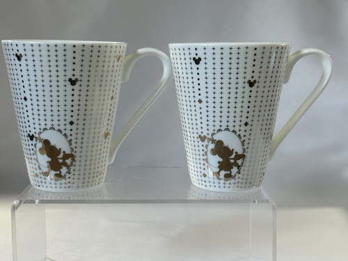Rare disneyland hong - hong, pair
