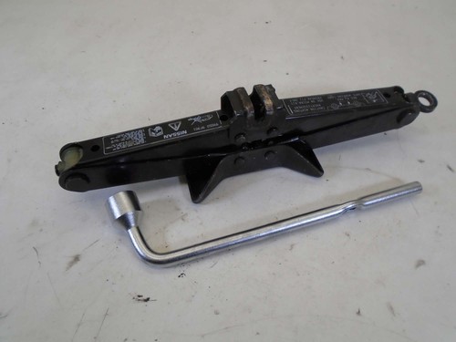 Nissan micra 1jack and - and, wheel