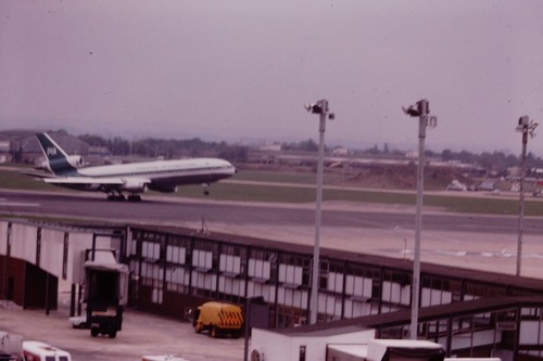 1975 pakistan pia - 1975,