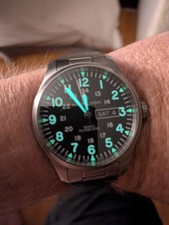 Hamilton Khaki Field Day Date H705350  (Near Mint) Includes Auto Winder 