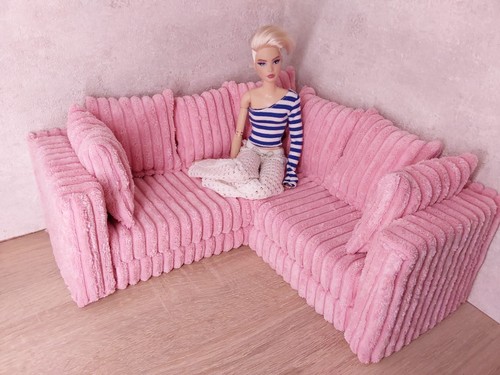 Scale barbie monster - scale,