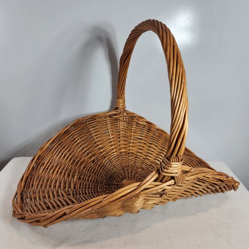 Vintage large french wicker - large,