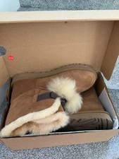 UGG Gita Pom Pom short Boots UK 6 .5 39 Chestnut Sheepskin NEW Not original Box