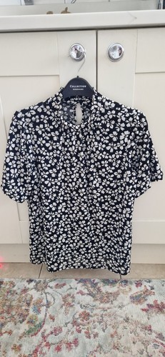 Ladies short sleeved top - short,