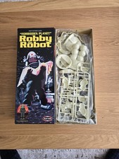 Polar Lights Robby The Robot. Model Kit.