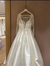 WEDDING DRESS. Cathedral